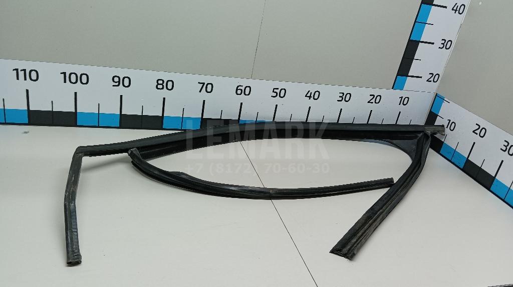 Уплотнитель стекла двери 2K0837431B VAG