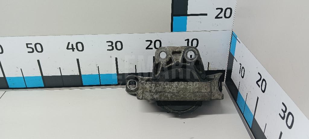 Опора двигателя правая 1543751 Ford