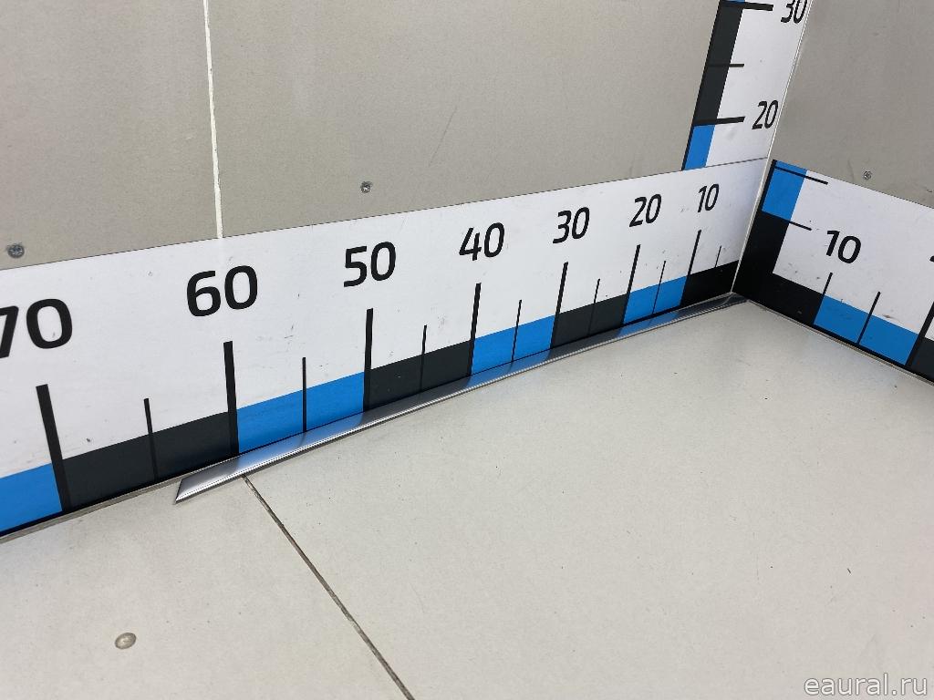 Накладка стекла заднего правого