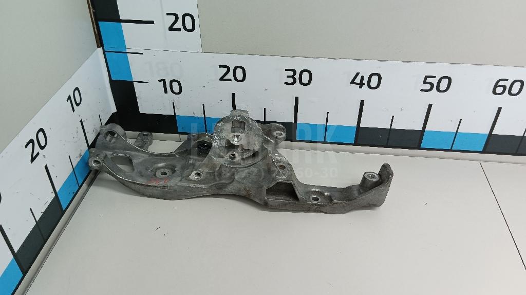 Кронштейн генератора 1699676 Ford