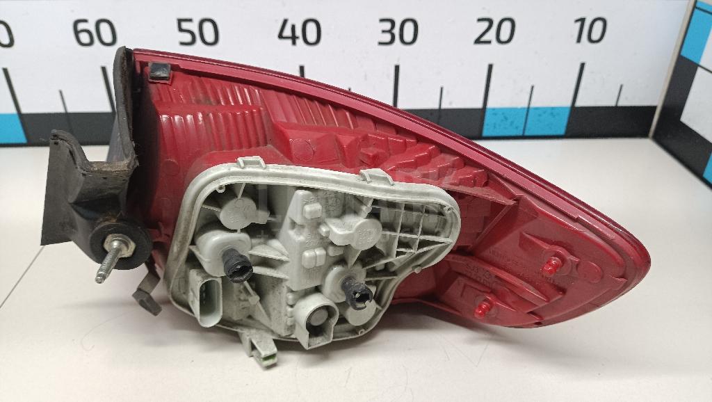 Фонарь задний наружный левый для  BMW X4 F26 2014-2018