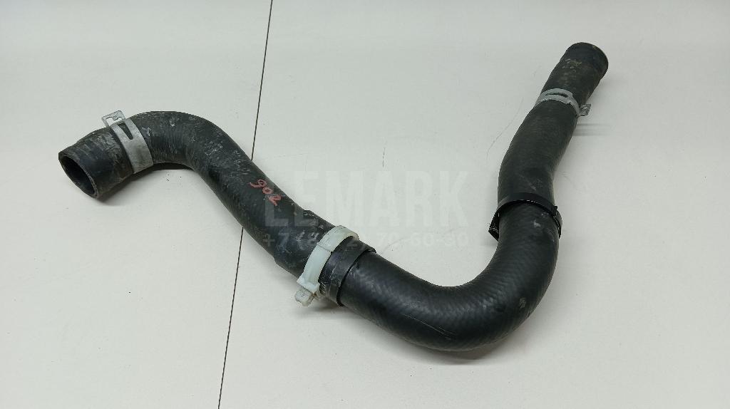 Патрубок радиатора 1657136240 Toyota