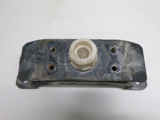 Опора двигателя задняя 1237111620 Toyota