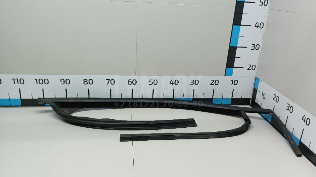 Уплотнитель стекла двери 2K0837432B VAG
