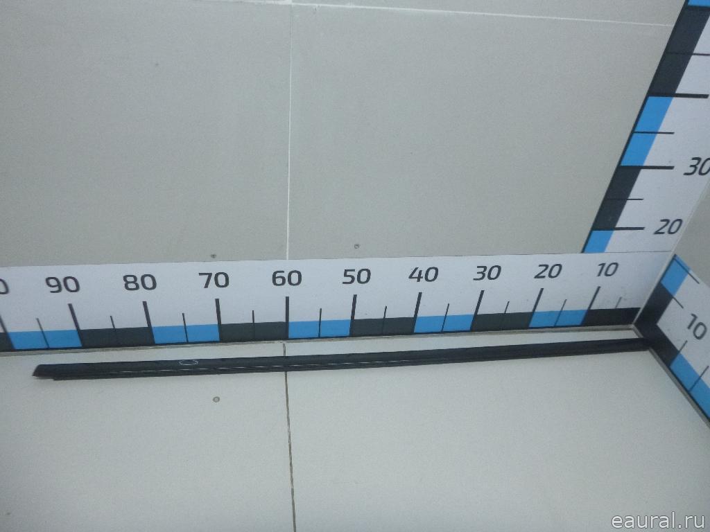 Накладка стекла заднего правого