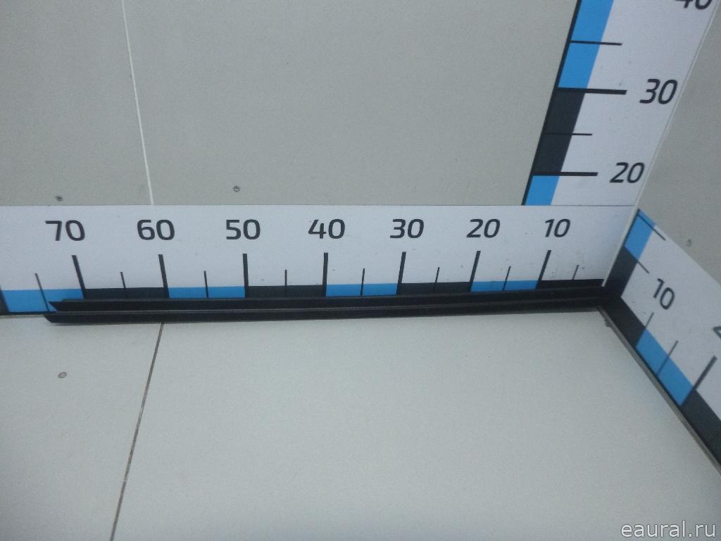Накладка стекла переднего левого