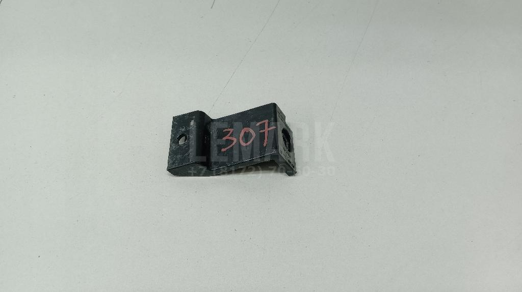 Кронштейн заднего бампера 86635F1000 Hyundai-Kia