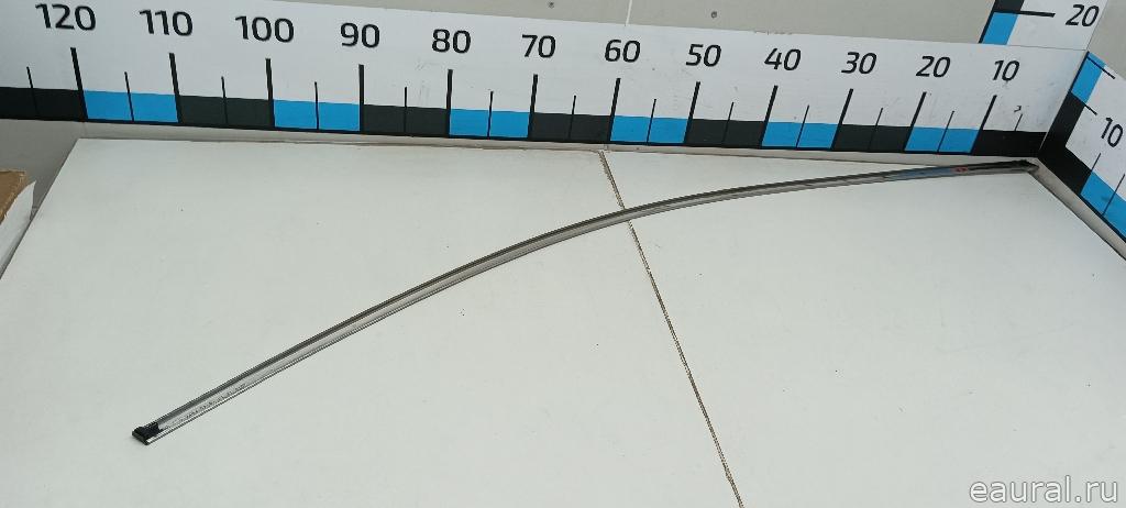 Молдинг передней левой двери