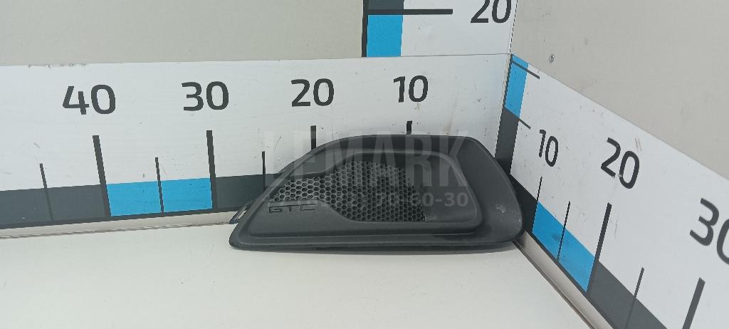 Решетка в бампер правая 13342499 GM