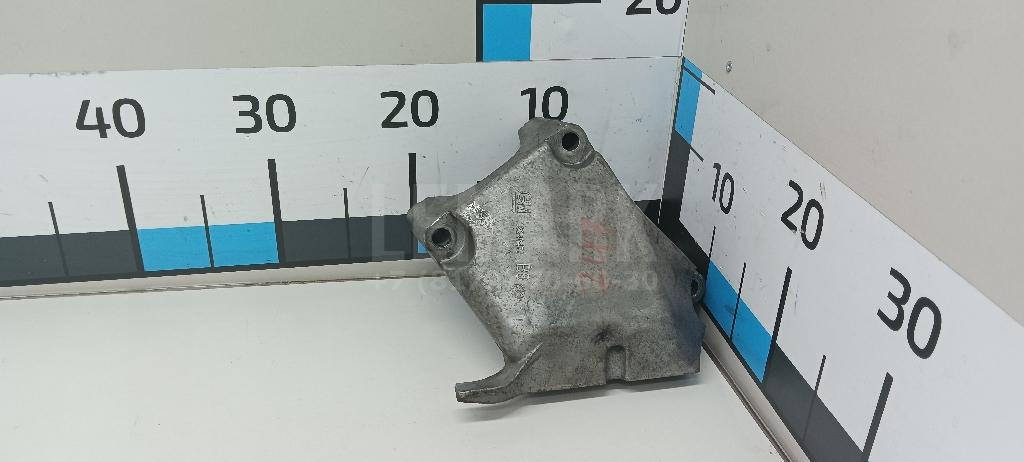 Кронштейн двигателя правый 13248477 GM