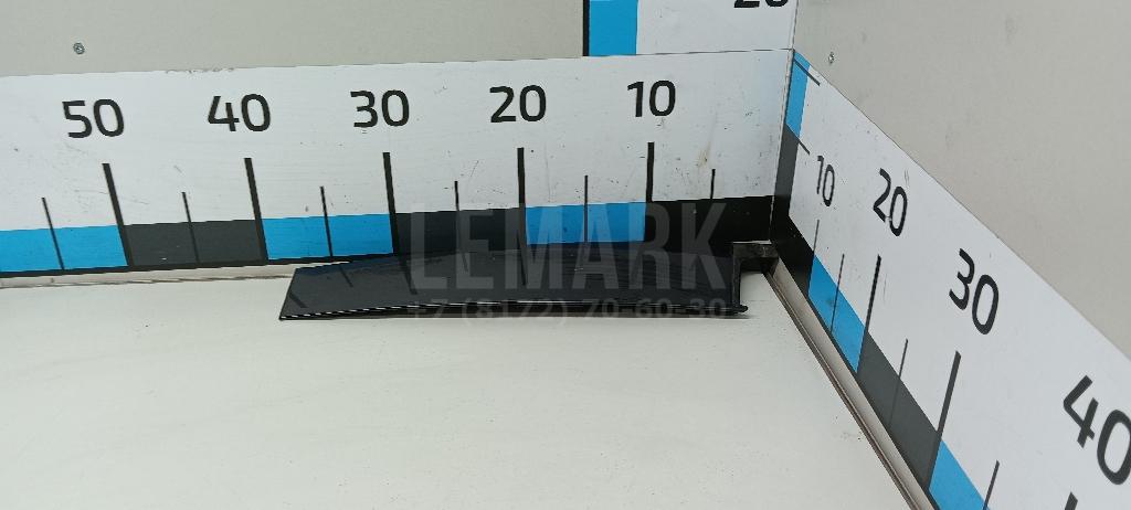 Накладка двери передней правой 13260042 GM