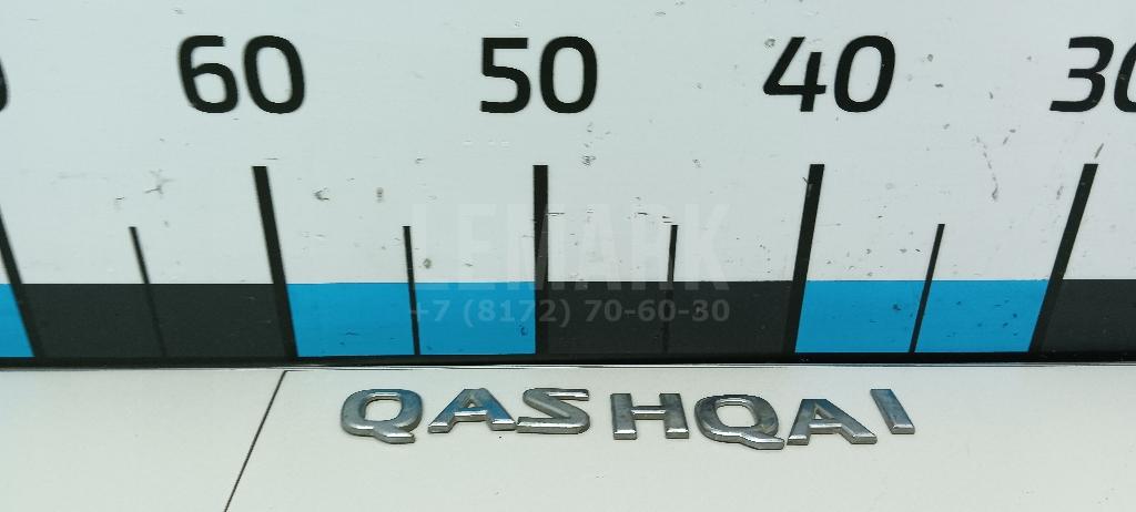 Эмблема на крышку багажника 90892JD000 Nissan