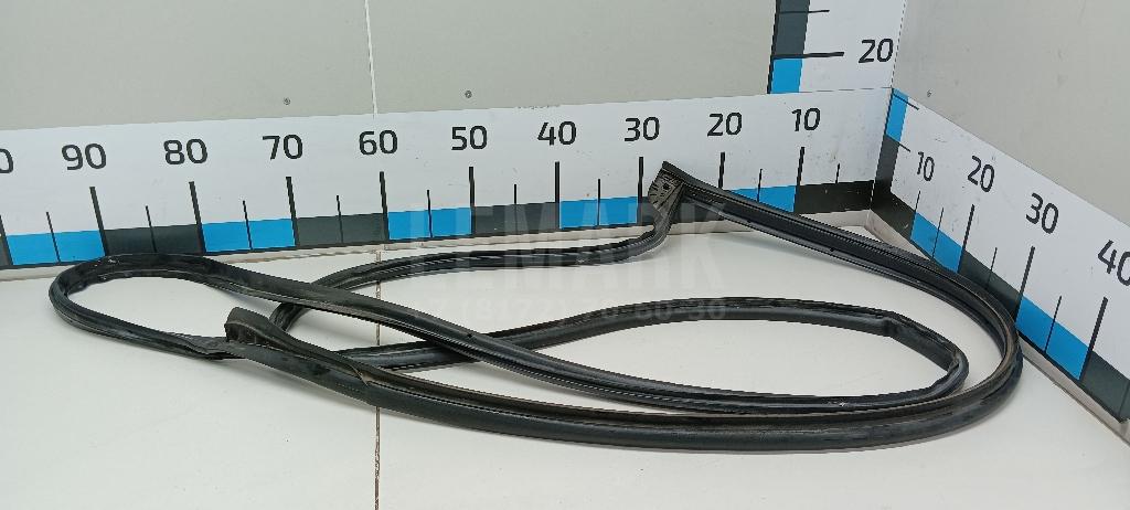 Уплотнитель двери 808304EA0A Nissan
