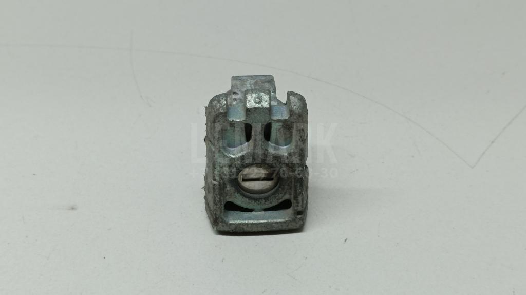 Вставка замка двери лев. H0F01EB300 Nissan