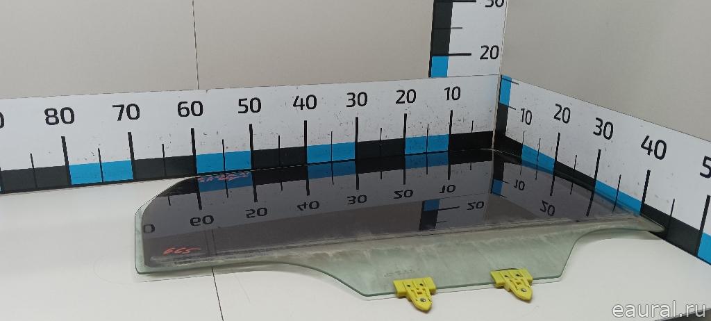 Стекло двери задней правой