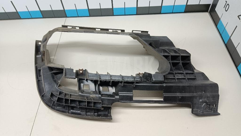 Кронштейн заднего бампера правый для  BMW X1 U11 2022
