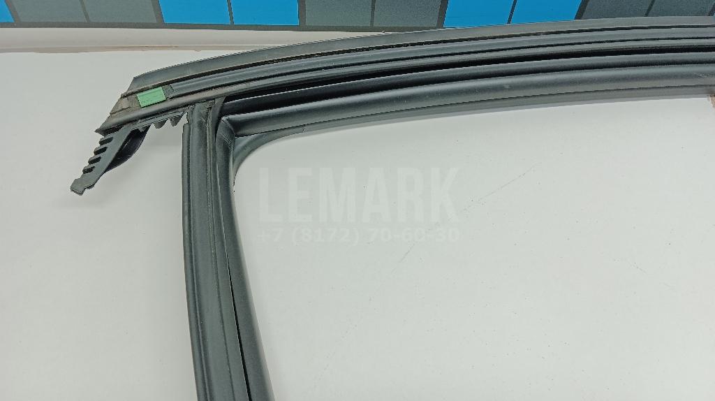 Уплотнитель стекла двери для  Audi Q7 [4L] 2005-2015