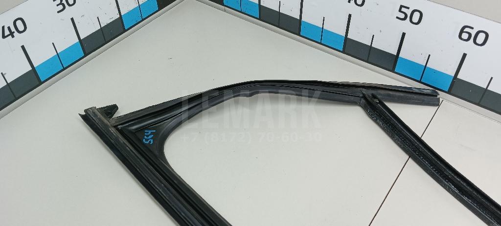 Уплотнитель стекла двери для  BMW X5 F15/F85 2013-2018