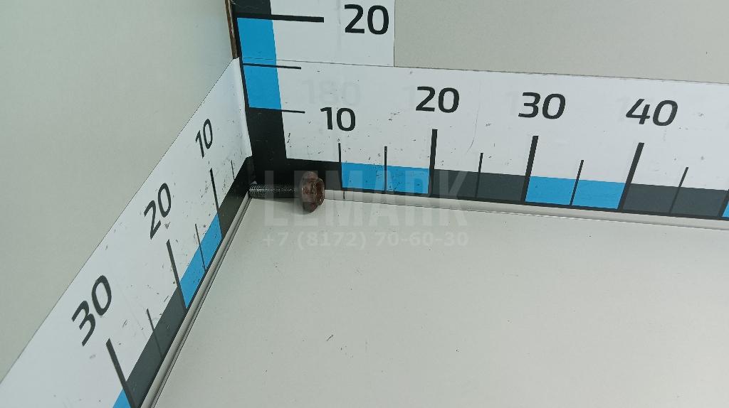 Болт передней ступицы