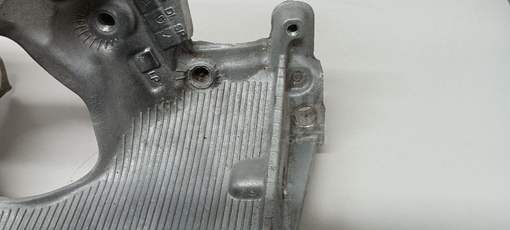 Кронштейн передней балки для  Audi 80/90 [B4] 1991-1995
