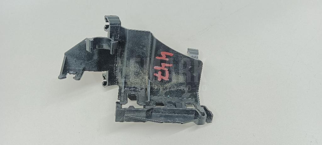 Кронштейн (сопут. товар) для  Audi 80/90 [B3] 1986-1991