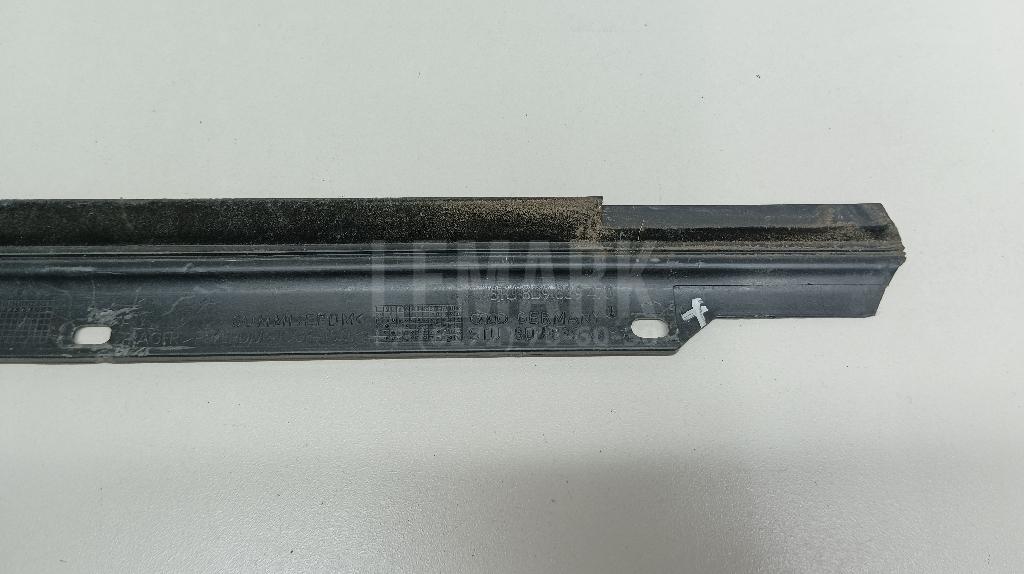 Накладка стекла заднего правого для  BMW 1-serie E82/E88 2007-2013