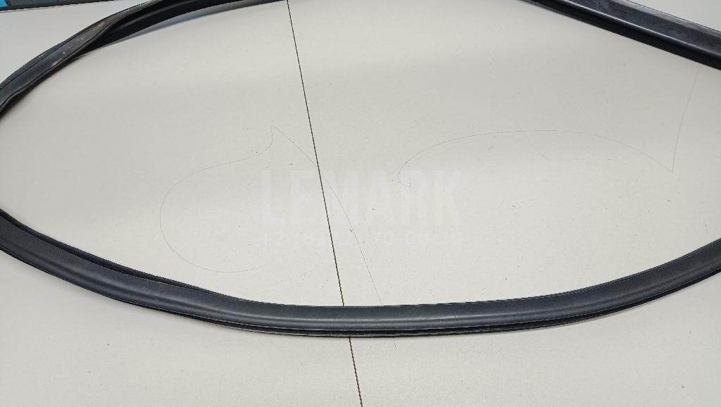 Уплотнитель стекла двери для  BMW 6-serie E63 2004-2009