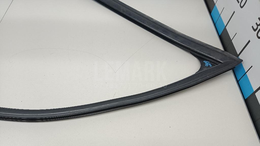 Уплотнитель стекла двери для  BMW 6-serie E63 2004-2009