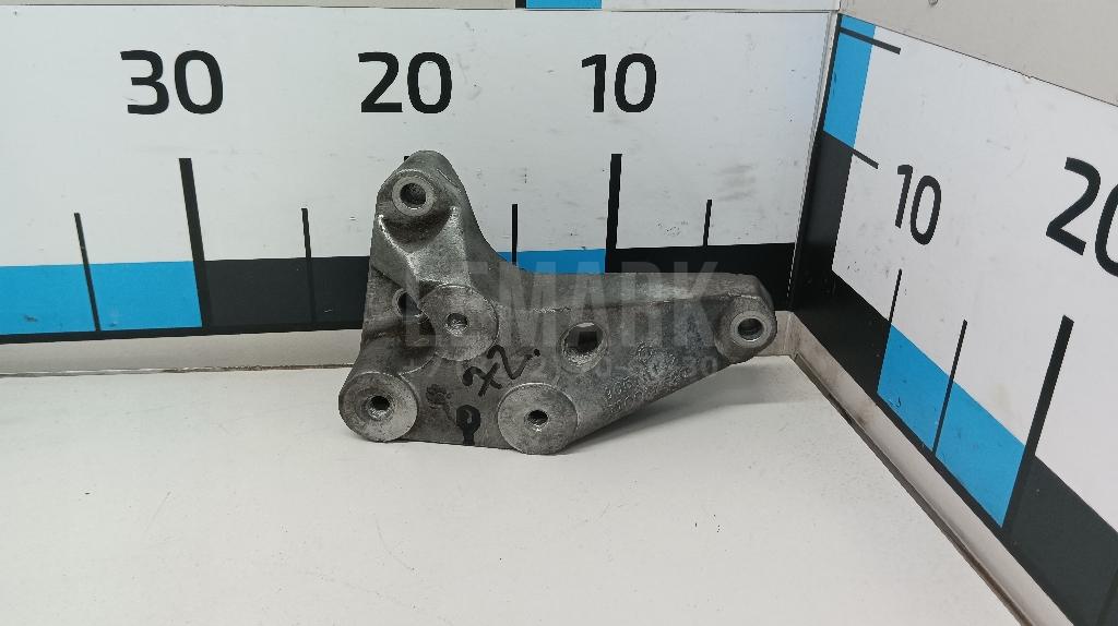 Кронштейн опоры КПП 90575142 GM