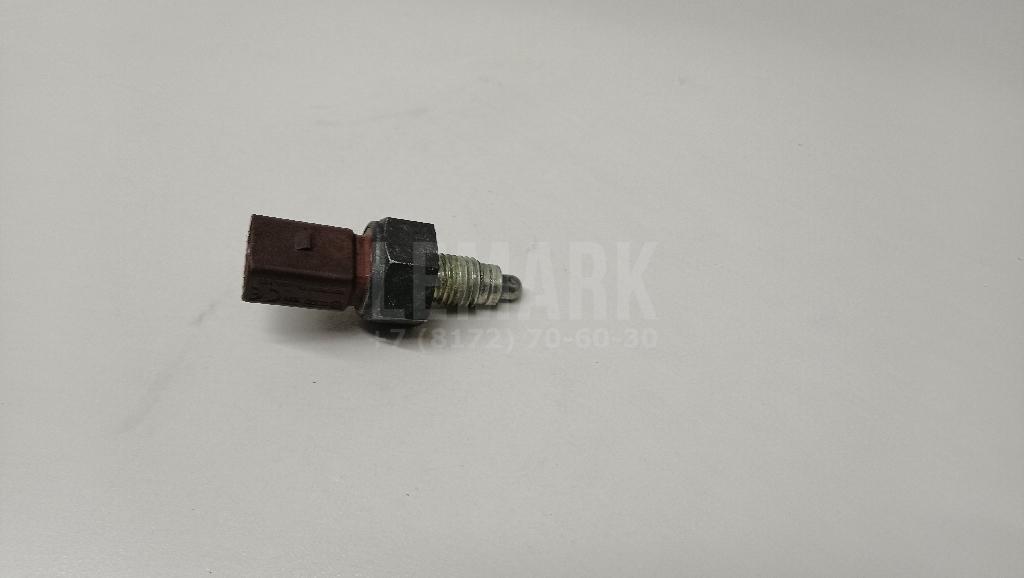 Датчик включения заднего хода 02T945415P VAG