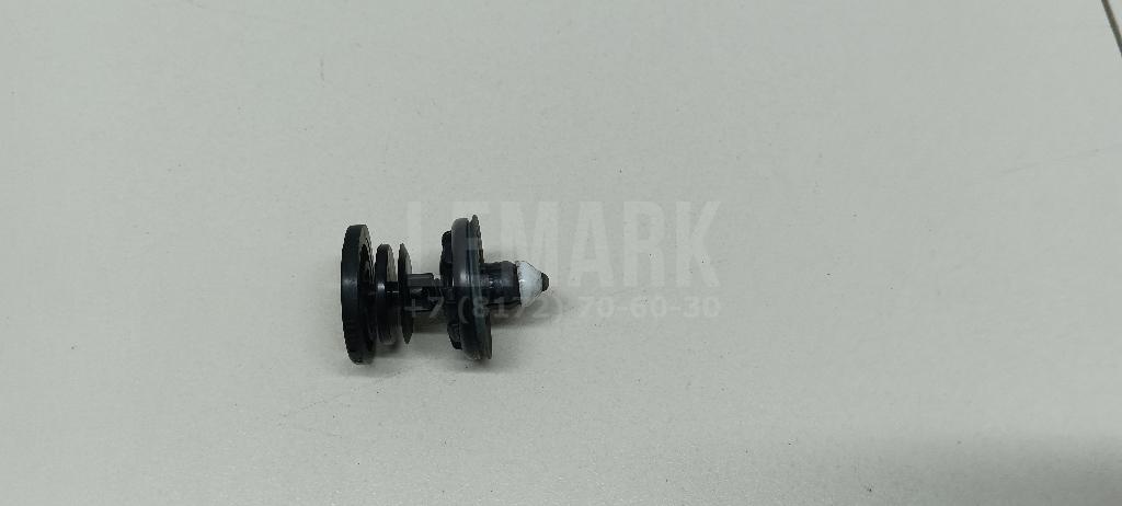 Крепеж (клоп) 7L6868243 VAG