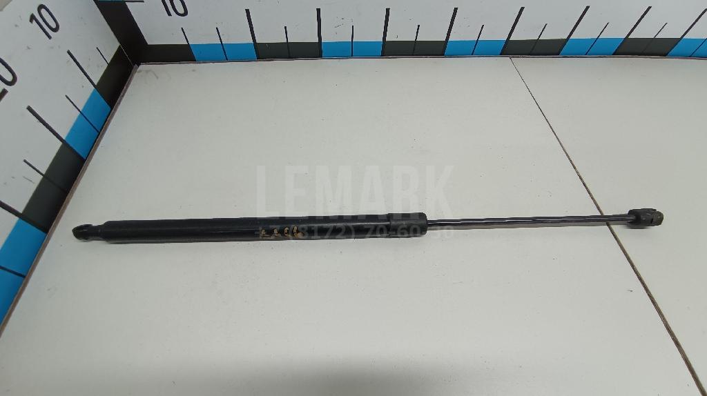Амортизатор двери багажника 7P6827550A VAG