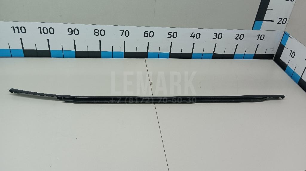 Накладка стекла заднего правого 832202S000 Hyundai-Kia