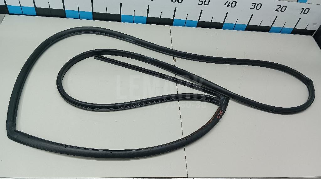 Уплотнитель двери 831402Y000 Hyundai-Kia