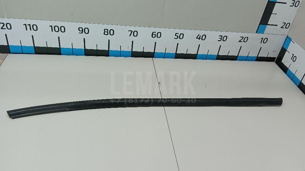 Накладка стекла заднего левого 832102S000 Hyundai-Kia