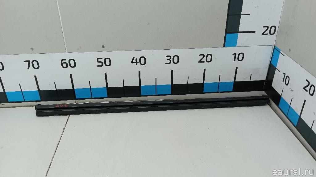 Накладка стекла переднего левого