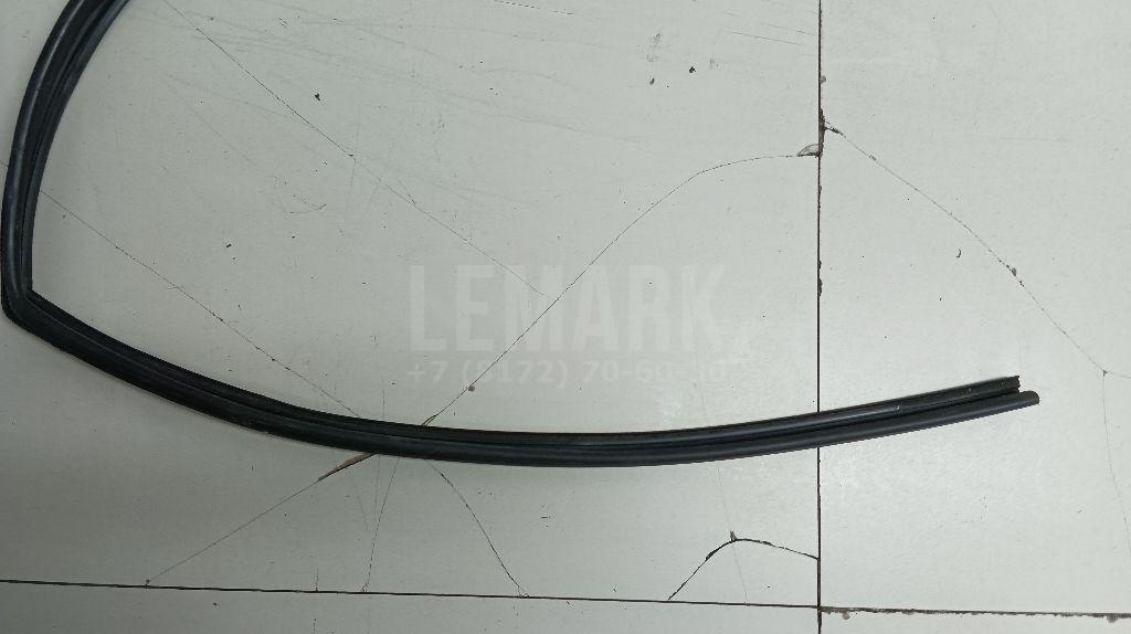 Уплотнитель стекла двери 825401H300 Hyundai-Kia