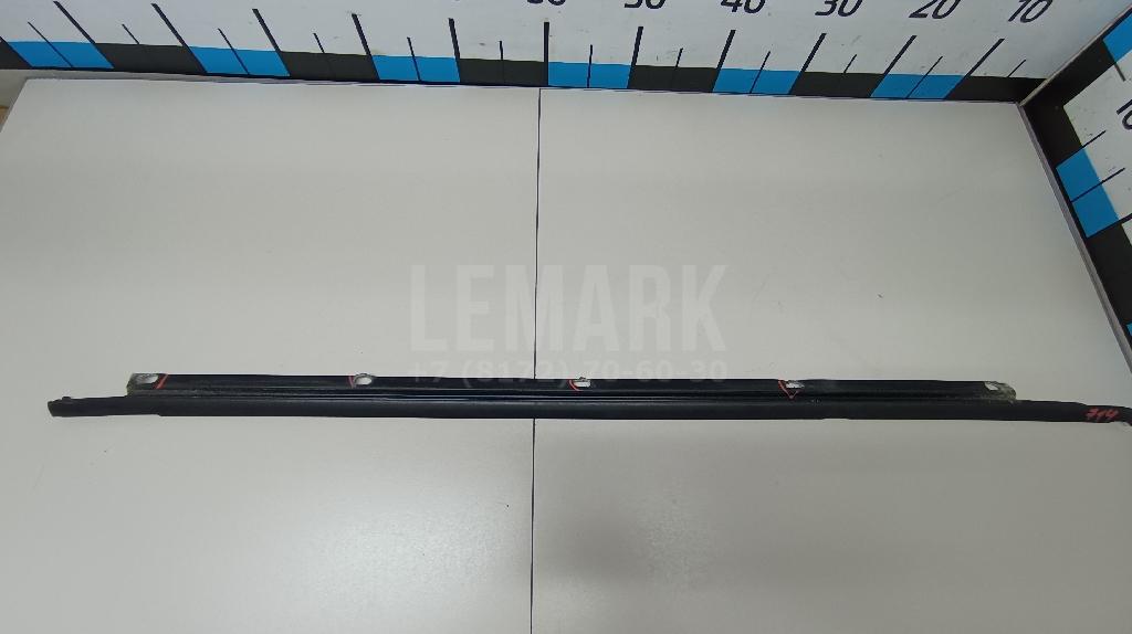 Накладка стекла заднего правого 1K6839478A5AP VAG