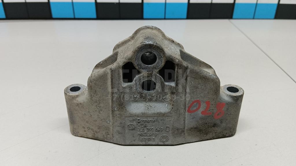 Кронштейн КПП 7L6399649D VAG