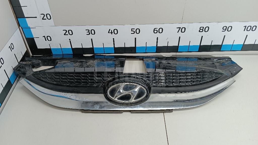 Решетка радиатора 863512Y000 Hyundai-Kia