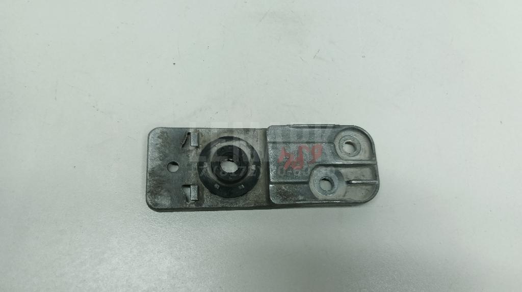 Кронштейн радиатора 13300486 GM