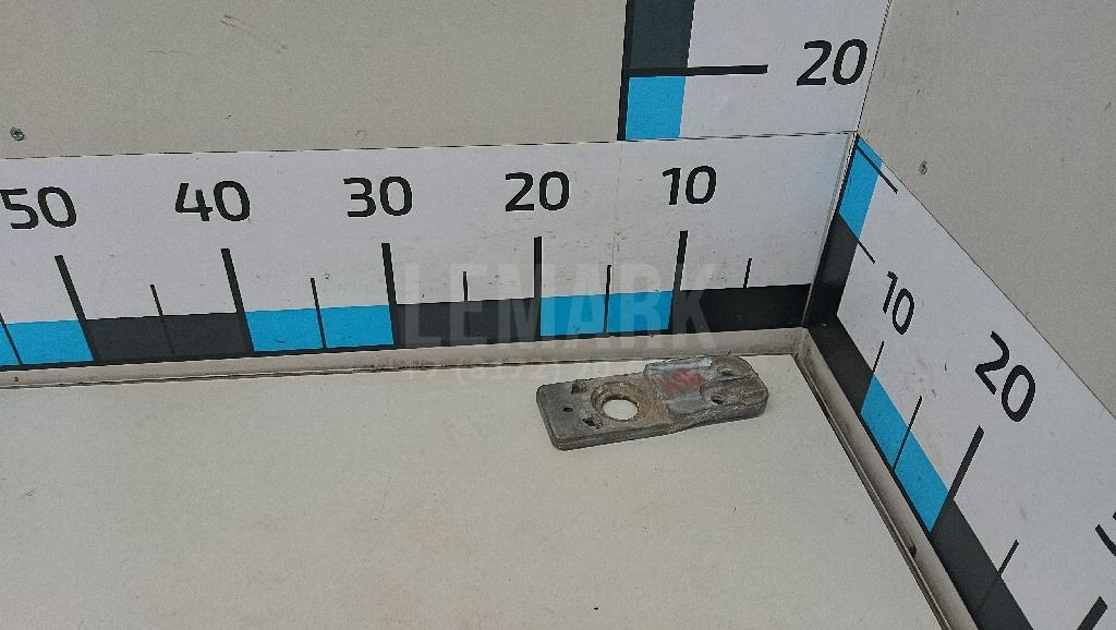 Кронштейн радиатора 13337826 GM