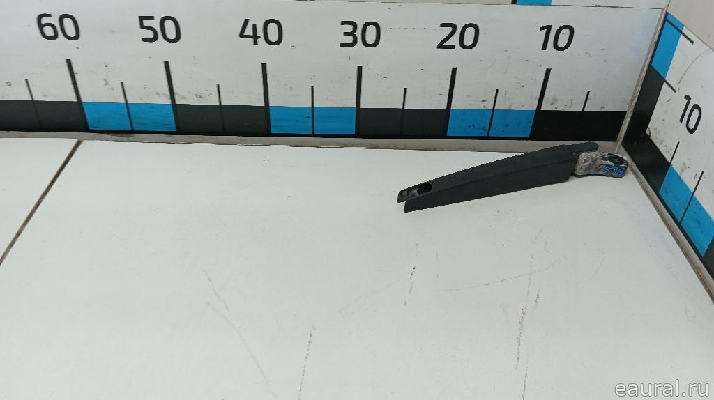 Поводок стеклоочистителя заднего