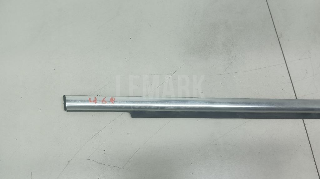 Накладка стекла заднего правого 5N0839476D3Q7 VAG