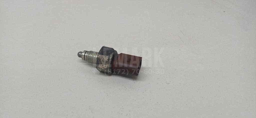 Датчик включения заднего хода 02T945415P VAG