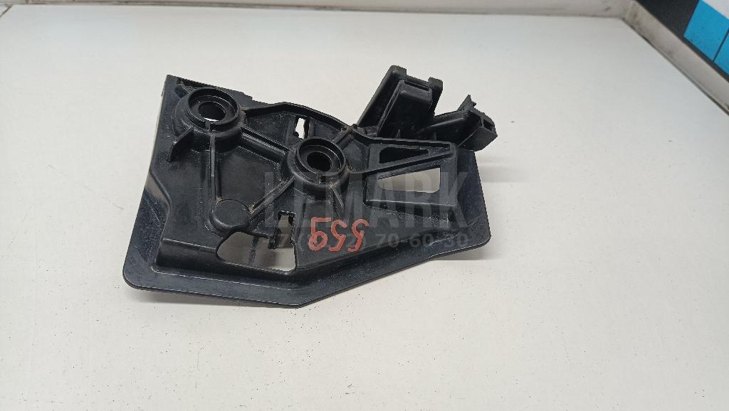 Кронштейн заднего бампера левый 5NA807393A VAG
