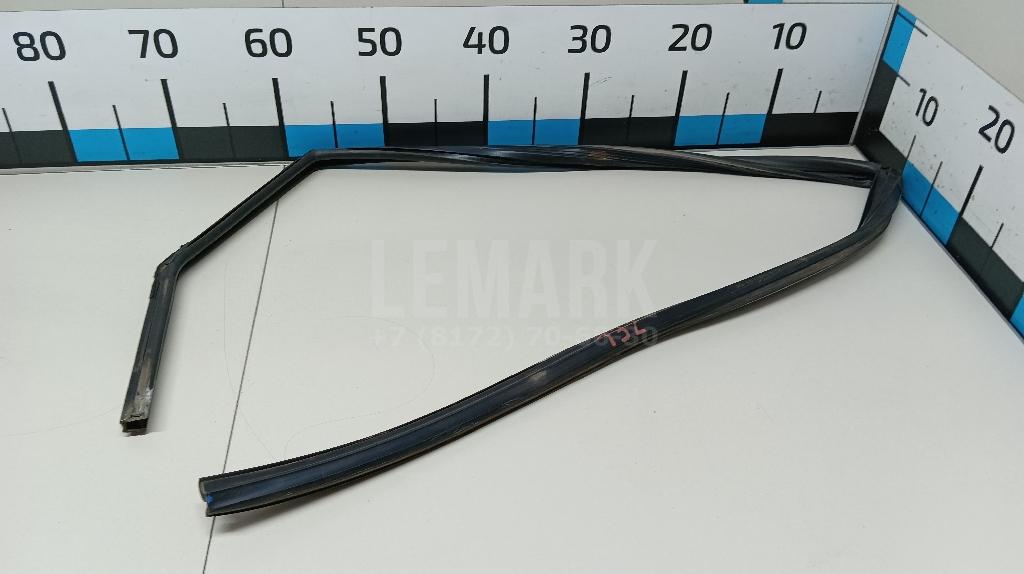 Уплотнитель стекла двери 835301H000 Hyundai-Kia