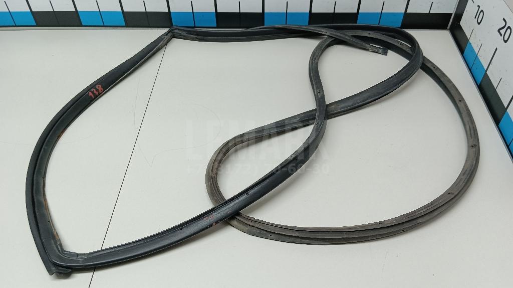Уплотнитель двери 831301H000 Hyundai-Kia