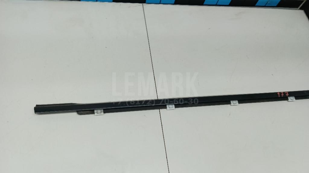 Накладка стекла переднего правого 822201H000 Hyundai-Kia