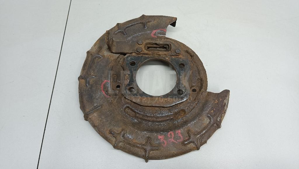 Щит опорный задний правый 582701H000 Hyundai-Kia